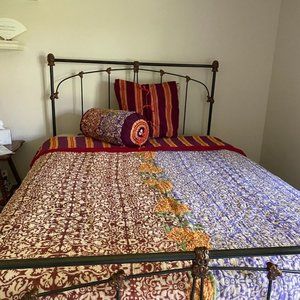 Quilt & 2 decorative pillows